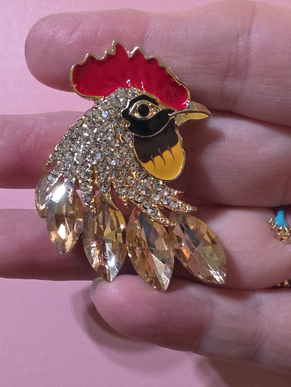 A96-Gold-Tone Rooster Crystal Brooch with Red Enamel Crest